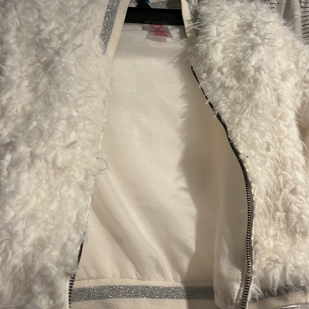 Furry jacket - Picture 3 of 5